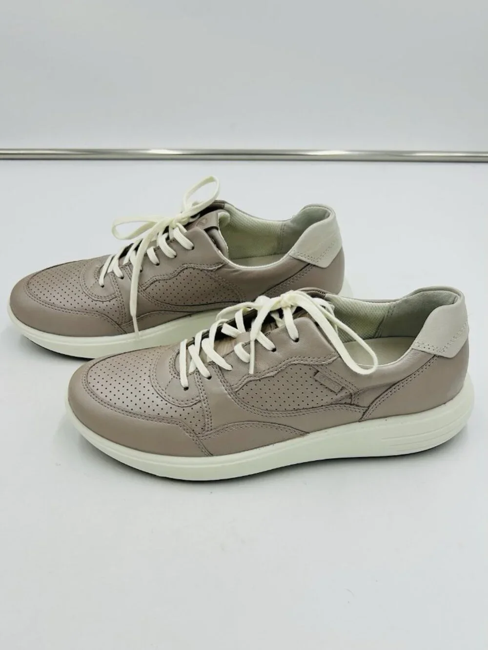 Ecco Womens 9.5 Soft Runner Grey Rose Metallic/Shadow White Sneakers New in Box